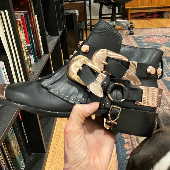 Ivy Kirzhner Black Rose Gold Studded Leather Boots Size 10 (fits like 9) - Picture 5 of 11